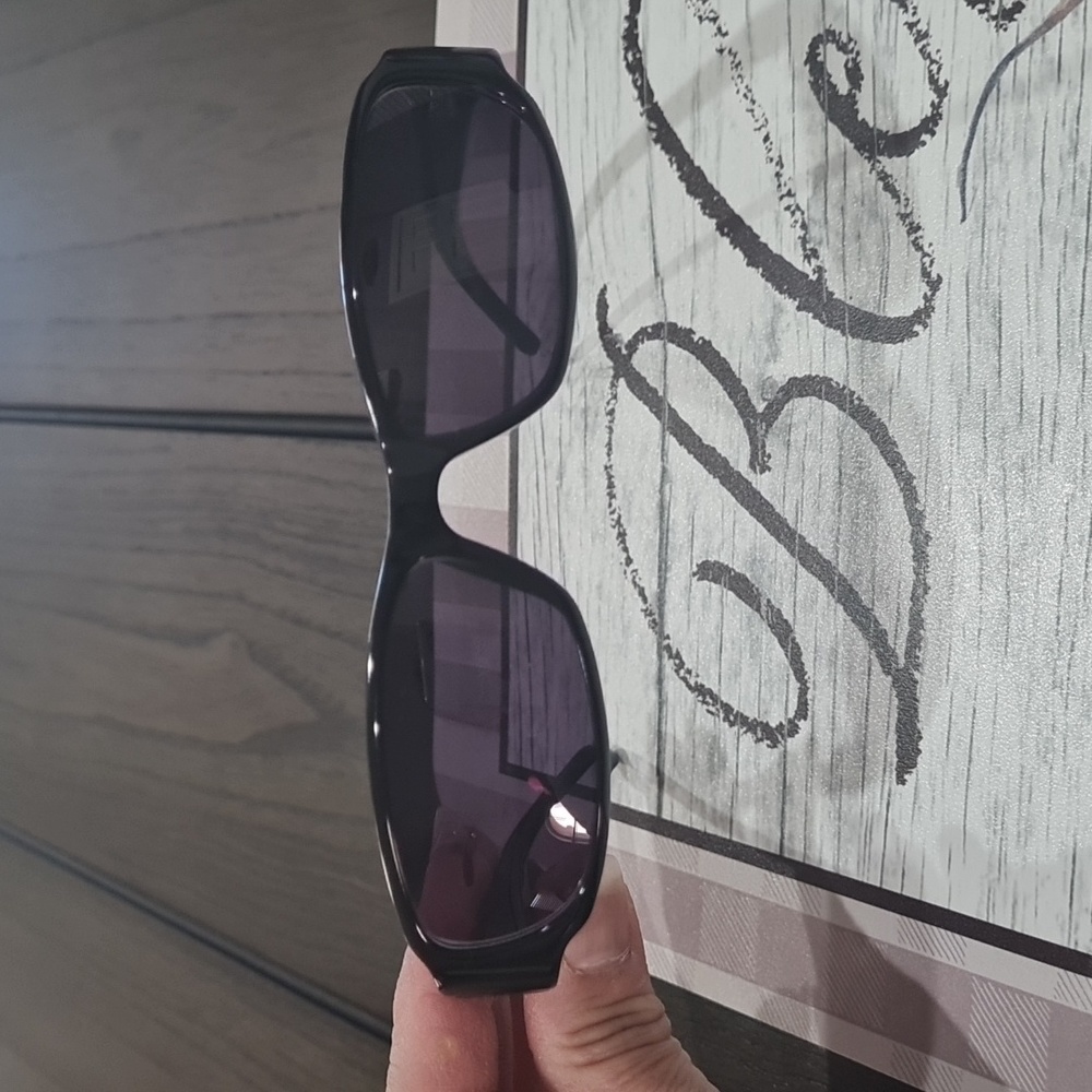 ✨GUCCI GLASSES✨ - Picture 5 of 13